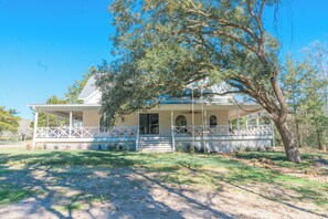 Exterior - Roundtop show, Marburger Escape! 5 miles from downtown Roundtop! (Round Top)