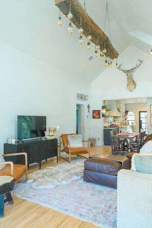Interior - Roundtop show, Marburger Escape!  5 miles from downtown Roundtop! (Round Top)