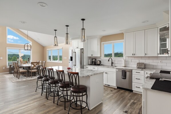 Micro-ondes, four, plaque de cuisson, lave-vaisselle