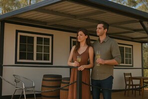 Outdoor dining - Rustic Forest Escape at Shiraz Ridge - Unique Stay in WA's Wine Country (Moondyne)