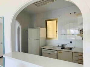 Micro-ondes, cafetière/bouilloire