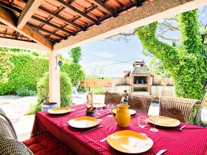 Outdoor dining - Villa Datcha by Interhome (Moissac-Bellevue)