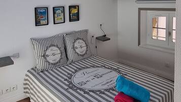 2 chambres, fer et planche à repasser, Wi-Fi, draps fournis