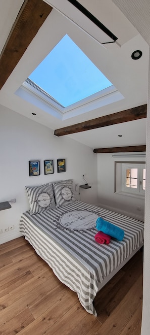 2 chambres, fer et planche à repasser, Wi-Fi, draps fournis