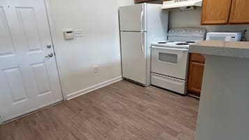 Micro-ondes, four, plaque de cuisson, lave-vaisselle