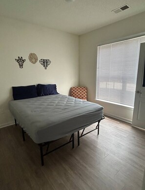 1 bedroom, WiFi, bed sheets