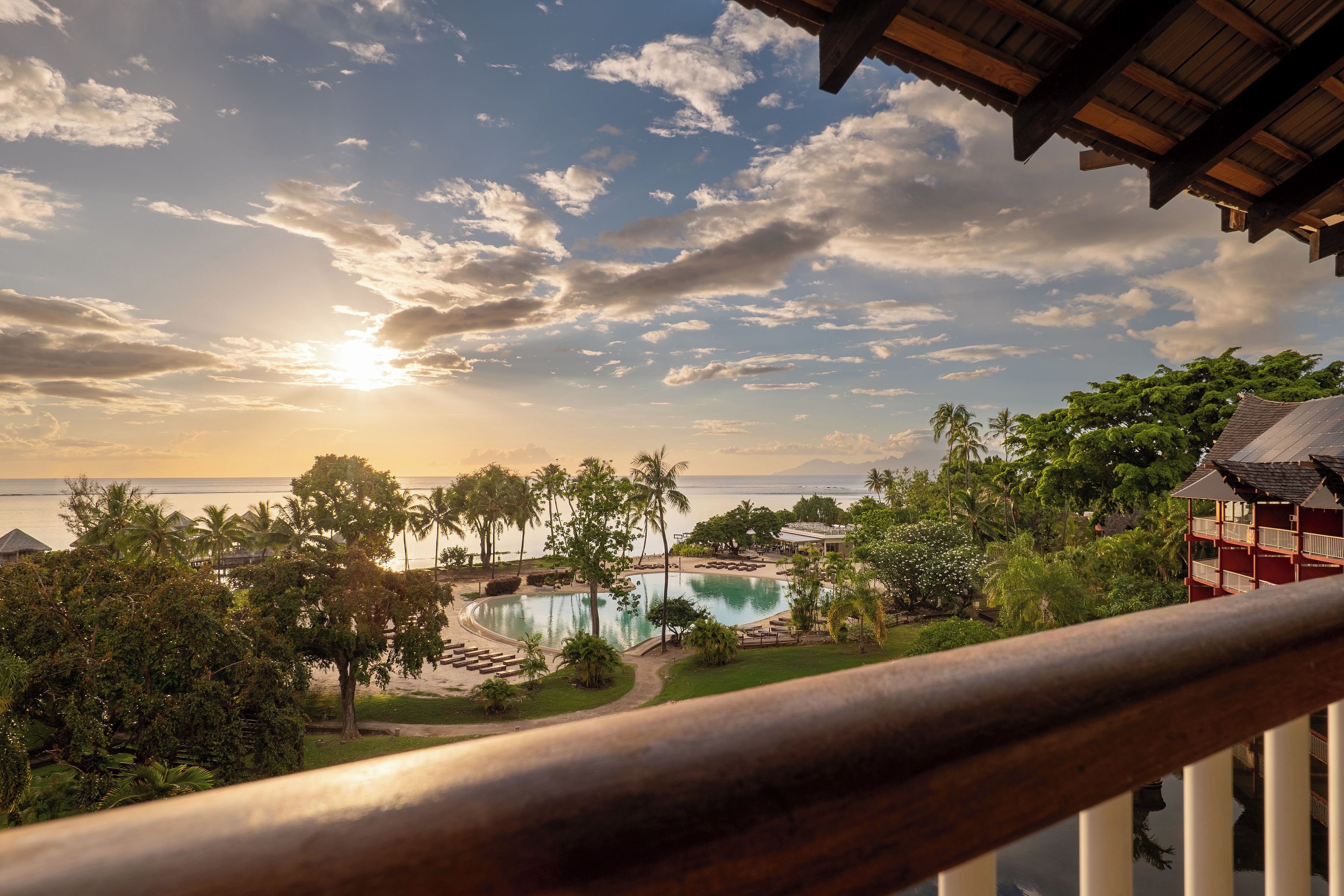 야외 수영장, 수영장 파라솔, 일광욕 의자