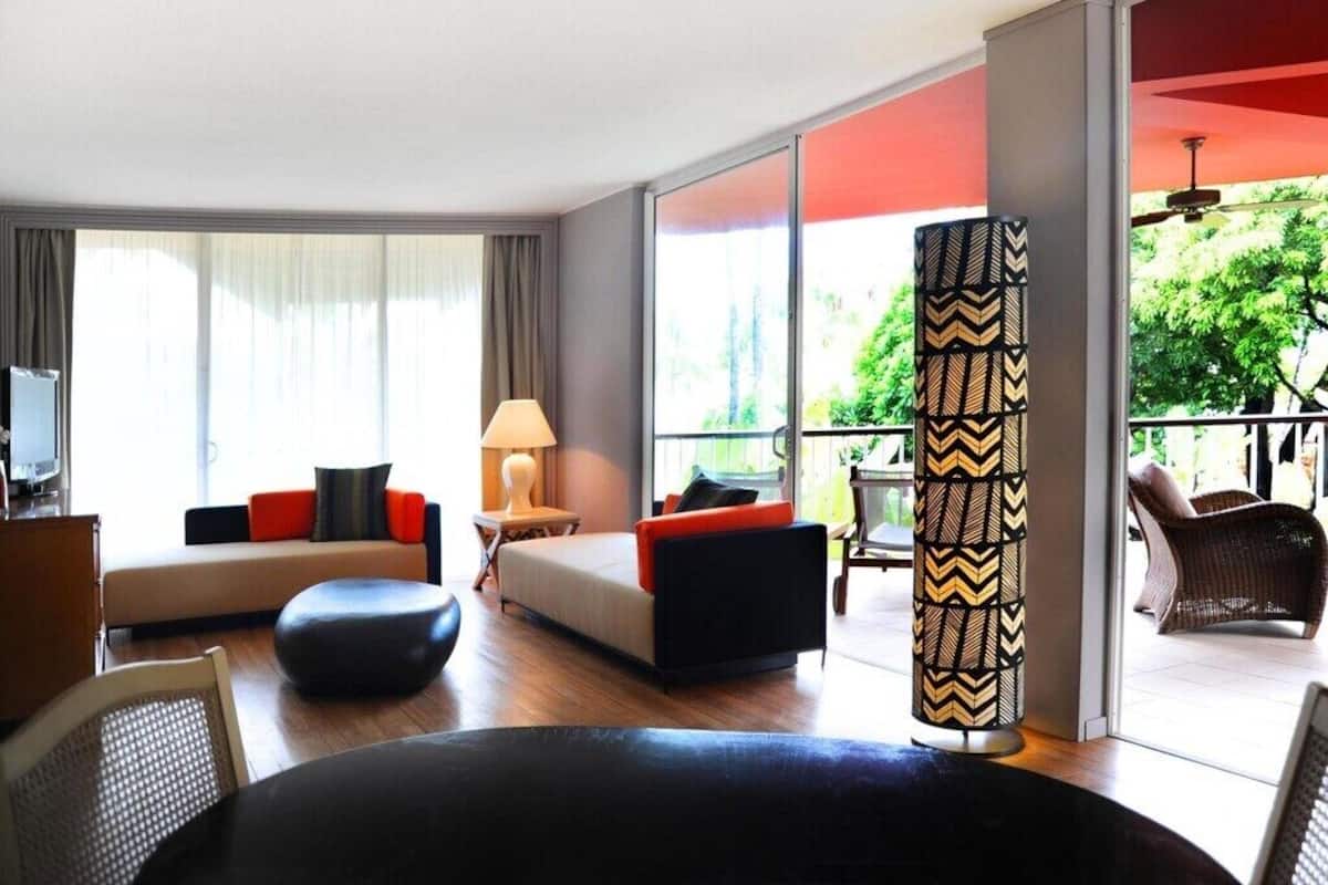 Senior Suite | Premium bedding, minibar, in-room safe, desk