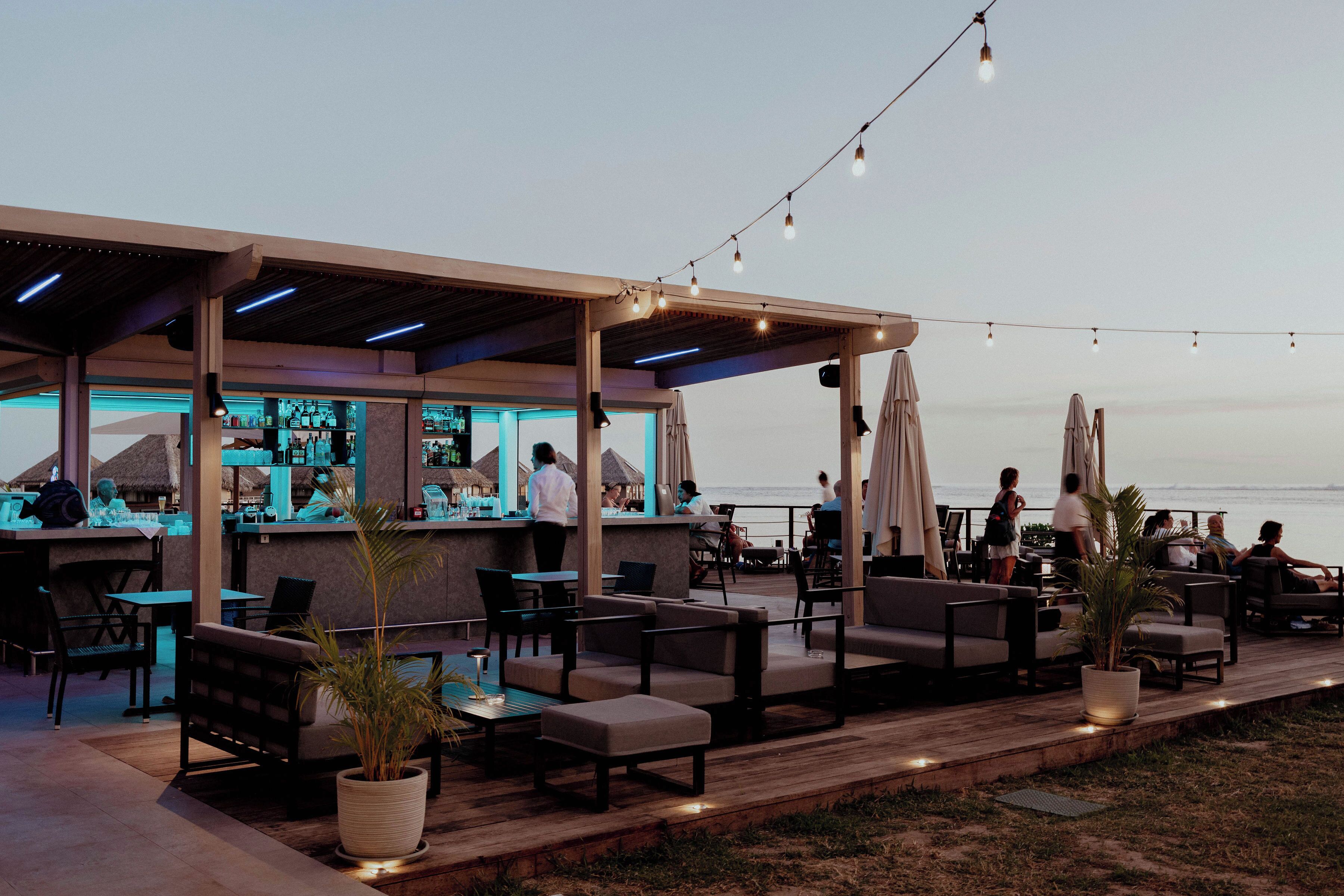 2 barer/lounger, bassengbar og strandbar