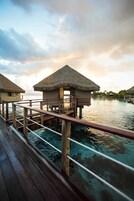 Ropa de cama de alta calidad y minibar 