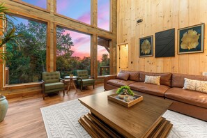 Smart-TV, Kamin, Videospiele, Tischfußball