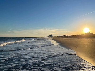 Golf course view condo / close to the beach