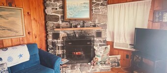 Charming 2-bedroom cabin with WiFi, AC in tranquil Ogunquit