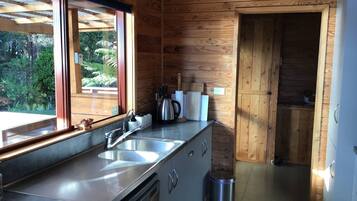 Micro-ondas, fogão, lava-louças