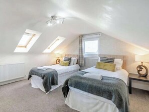 5 slaapkamers, een strijkplank/strijkijzer, wifi, beddengoed