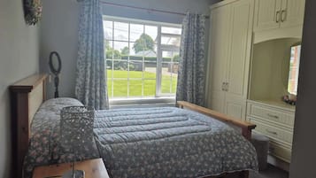 2 bedrooms, iron/ironing board, WiFi, bed sheets