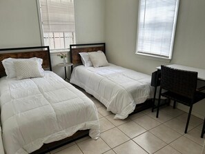 3 quartos, ferros/tábuas de passar roupa, Wi-Fi, roupa de cama