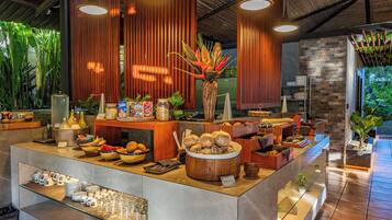 Free daily cooked-to-order breakfast