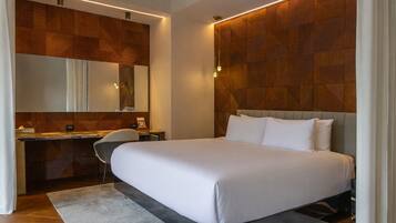 Phòng đôi dành cho gia đình | Minibar, két bảo mật tại phòng, bàn