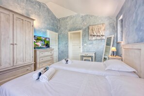 4 bedrooms, WiFi (free), bed sheets - Villa Milo Mali Vareski with Pool, Mali Vareški, Croatia (Mali Vareški)
