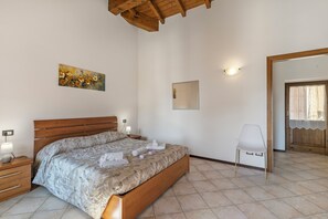 2 bedrooms, free WiFi, bed sheets - Nel Cuore Di Baveno 50m from Lake, Baveno, Italy (Baveno)