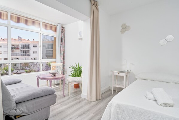 Iron/ironing board, free WiFi, bed sheets