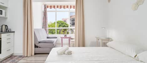 Iron/ironing board, free WiFi, bed sheets