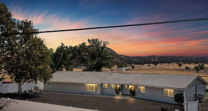 Unique Historic Ranch House - Quiet Getaway with views of the Golden Eagle Farm