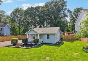 Exterior - Stylish 3BR Near Dining, Parks & Shops (Marietta)