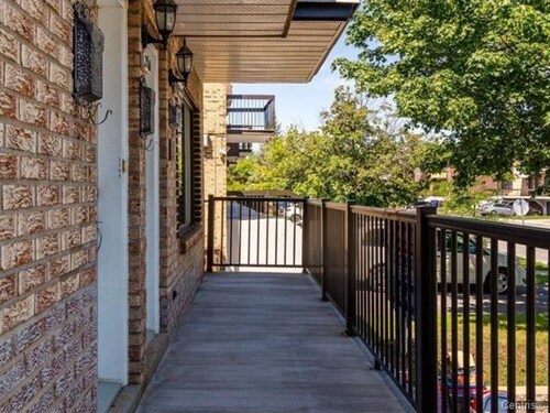Spacious 4-Bdr Retreat in Charming Ste-Rose, Laval