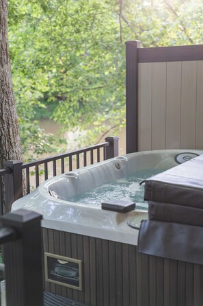 Bain à remous extérieur