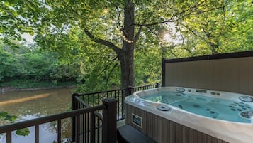Bain à remous extérieur