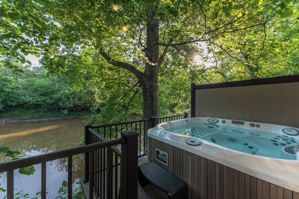 Outdoor spa tub