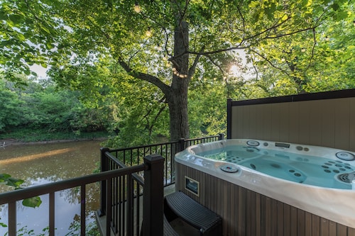 White Oak Cottage Sleeps 4