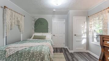 1 bedroom, iron/ironing board, WiFi, bed sheets