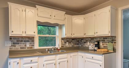 White Oak Cottage Sleeps 4