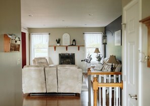 Living area - Pleasant Acres - Pleasant Acres (Greenville)