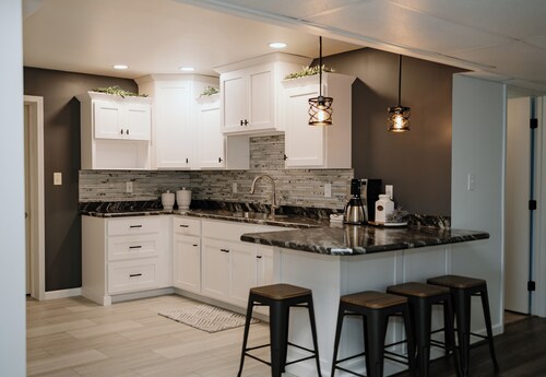 Sleeps 8, country stay, peaceful, pond