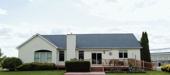 Sleeps 8, country stay, peaceful, pond