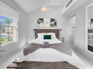 3 bedrooms, desk, iron/ironing board, travel cot