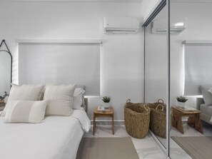 6 bedrooms, desk, travel cot, free WiFi - Casa Tapia | Full House for Families in San Juan (San Juan)