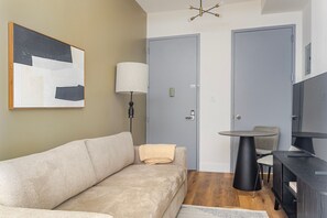 Télévision, chaîne hi-fi