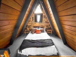 1 bedroom, desk, free WiFi, bed sheets