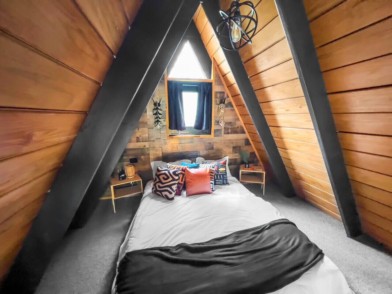 Escritorio, wifi gratis, ropa de cama