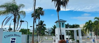 Sea Breeze Escape | Sleeps 7 + Pool in Ceiba