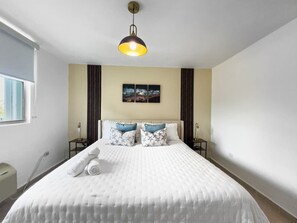 3 bedrooms, desk, free WiFi, bed sheets