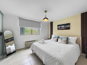 3 bedrooms, desk, free WiFi, bed sheets - Sea Breeze Escape | Sleeps 7 + Pool in Ceiba (Ceiba)