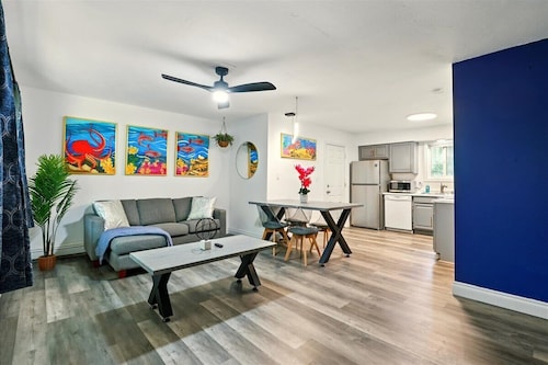 Ocean Pulse - 2Bed 1Bath one side of a side-by-side duplex in Midtown Anchorage.