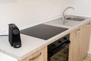 Réfrigérateur, micro-ondes, four