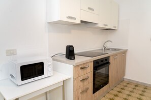 Kühlschrank, Mikrowelle, Ofen